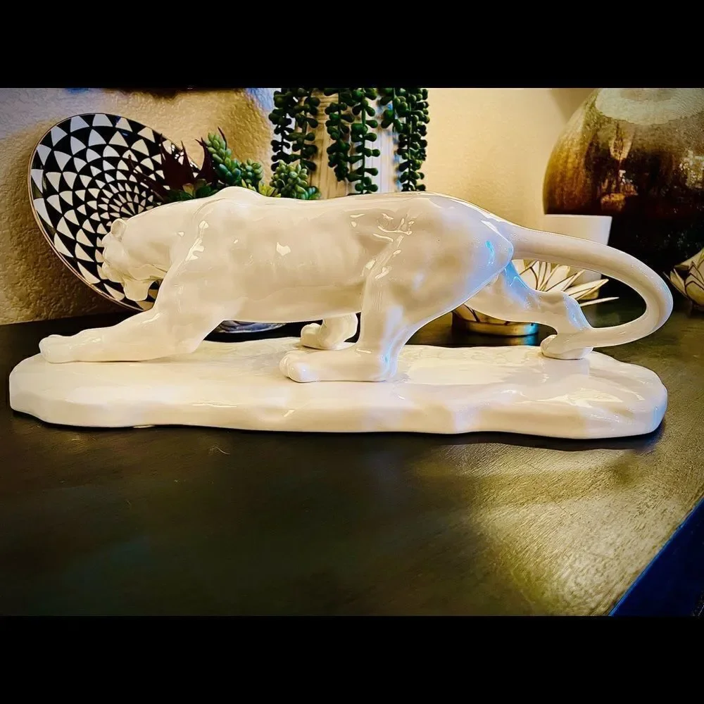 ♥️ RARE Panther, blanc de chine Hollywood Regency mid century figurine.